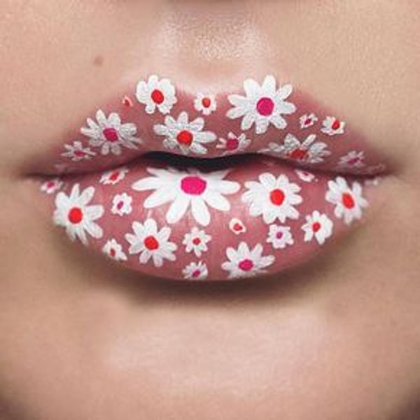 8. Ромашки на губах 🌺 🌸 🌼