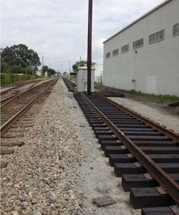 20. Причем ведь это новая дорога. А потом удивляемся, что поезда с рельсов сходят