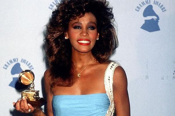 Sadece iki yıl sonra 2. solo albümü olan 'Whitney'i çıkardı. Bu albümle de Whitney Houston, ikinci Grammy'sini kucakladı.