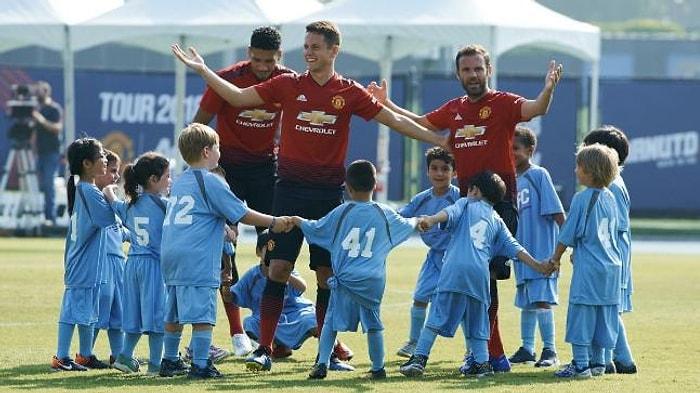 Manchester United Oyuncularının 100 Çocuğa Karşı Yaptığı Efsane Eğlenceli Futbol Maçı
