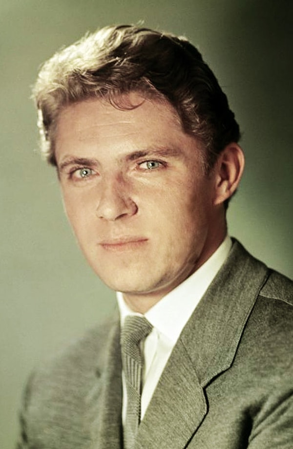 1. Узнаете этого актера?