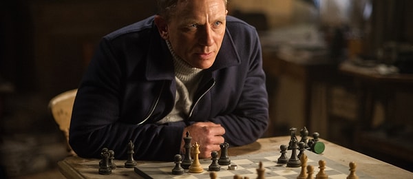 11. В своем заявлении Брокколи назвала Бойла «исключительно талантливым» и сообщила, что они ждут не дождутся, чтобы увидеть Дэниела Крейга уже в 5-м фильме о Джеймсе Бонде.