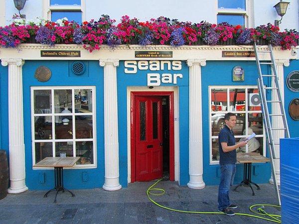 6. İrlanda’da 1000 yıldan uzun süredir açık olan bir pub mevcut.