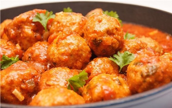 3. "О, чудесные маленькие тефтели! Они пахли так восхитительно и были такие поджаристые, румяные — словом, такие, какими и должны быть хорошие мясные тефтели!"