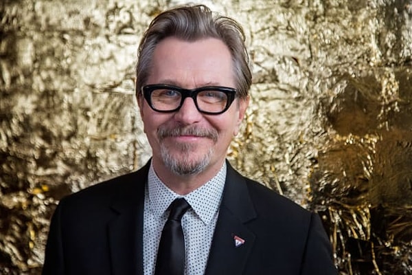 6. Этого актера, сыгравшего Сириуса Блэка, зовут...