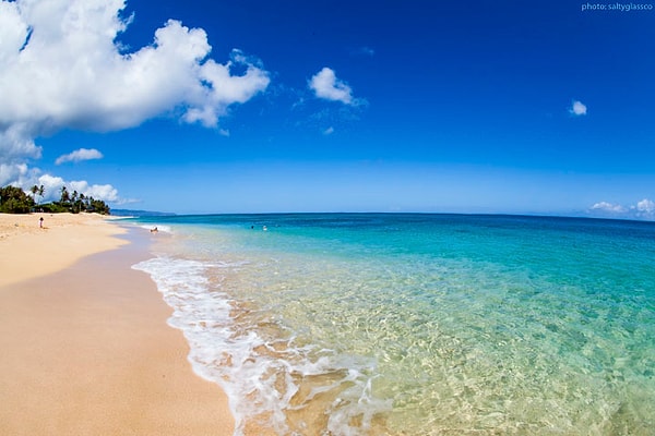 2. А это Сансет Бич на Гавайских островах. Где плавать тут?