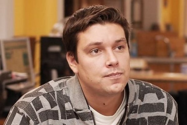 5. А этого молодого человека?