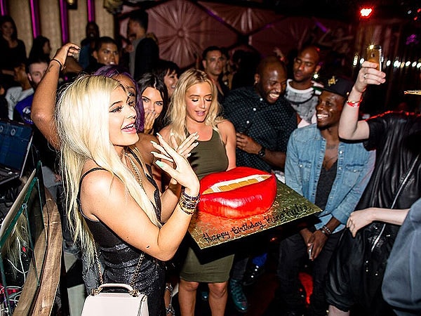 Кто еще не знает, что 10 августа Кайли Дженнер празднует свой день рождения?