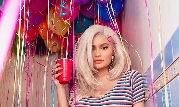 А событие действительно важное, ведь Кайли исполнился 21 год, а в некоторых штатах США это возраст совершеннолетия.