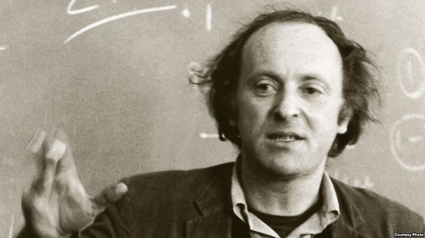 2. "Не выходи из комнаты; считай, что тебя продуло. Что интересней на свете стены и стула? Зачем выходить оттуда, куда вернешься вечером таким же, каким ты был, тем более — изувеченным?"