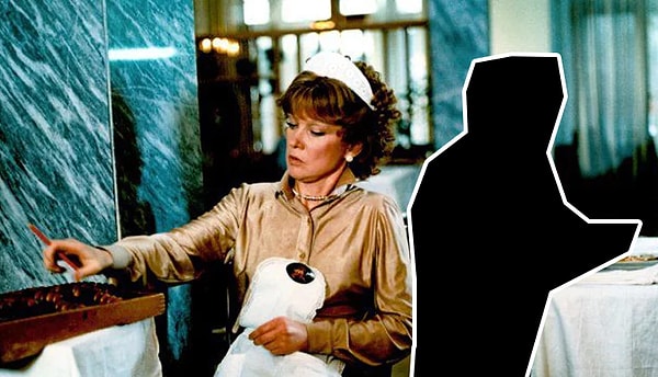 4. Кого вырезали из кадра фильма "Вокзал для двоих"?