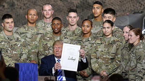 ABD Başkan Donald Trump da bugün savunma tasarısını törenle imzaladı.
