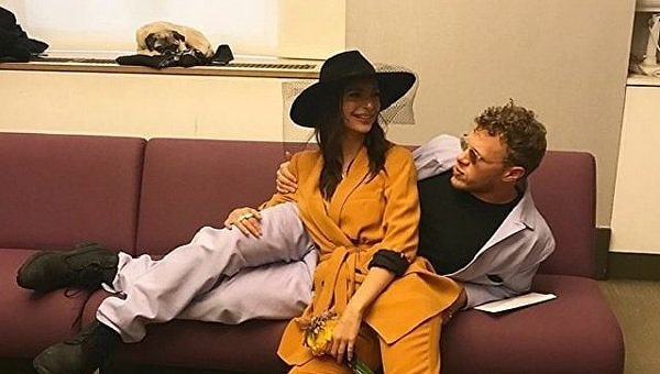 4. Эмили Ратаковски и Себастьян Беар-МакКлард