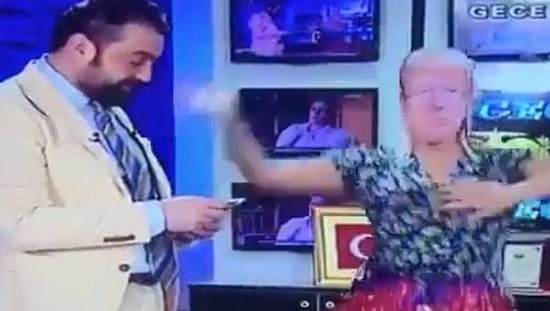 Flash TV Sunucusundan Orantısız Zeka Örneği: Trump Oynatıp Dolar Saçtı