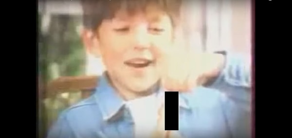 2. Что держит в руках мальчик?