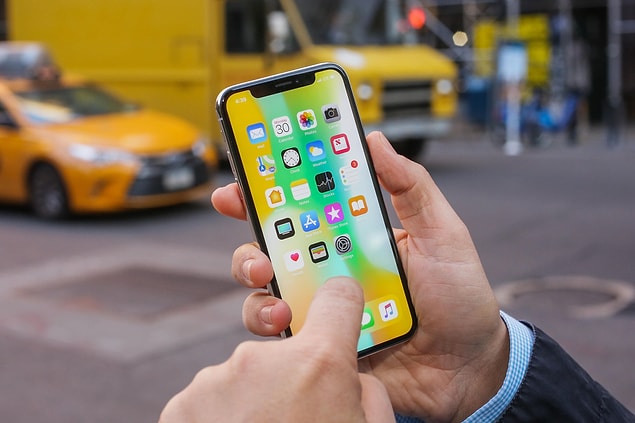 10 yılda ithal edilen telefonlar arasında bulunan iPhone için tahminen 7 milyar dolar ödendi.