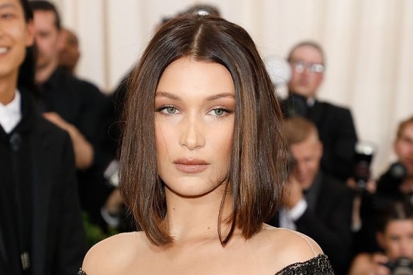 11. Белла Хадид признается, что не хочет показывать свои эмоции.