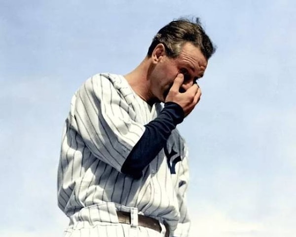 23. Легенда бейсбола Лу Гериг после своей знаменитой речи, в которой он сообщил, что уходит из спорта