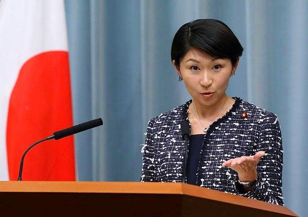 19. Japonya Ticaret ve Endüstri Bakanı Yuko Obuchi, adı yolsuzluk iddialarına karışınca vakit kaybetmeden istifa etti.
