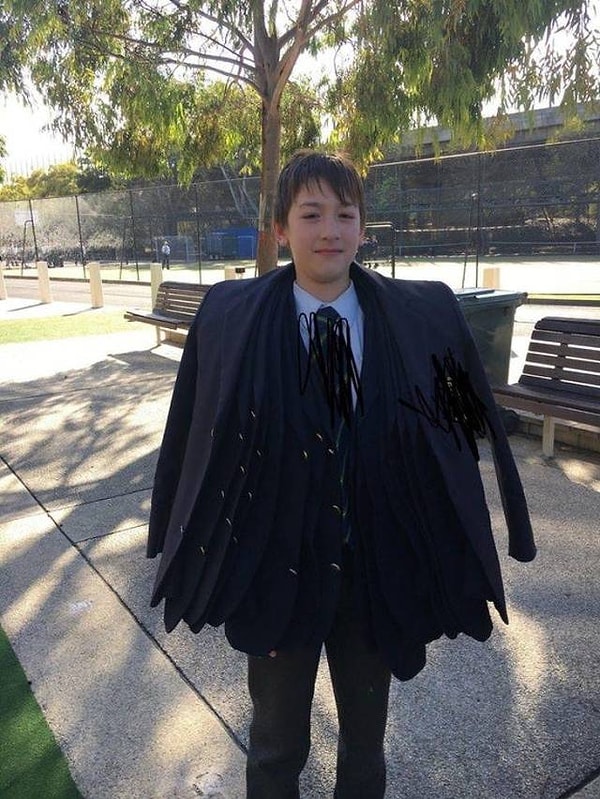 20. Раньше у младших отжимали мелочь, а теперь пиджаки?