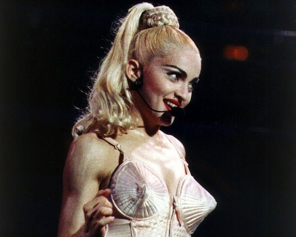 6. Мадонна обучалась танцам в одном из университетов Мичигана, но после второго курса бросила все и переехала в Нью-Йорк.