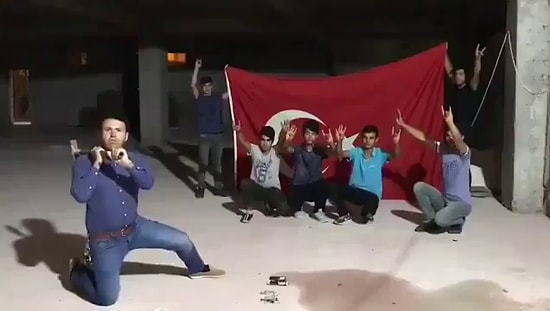 ABD'ye Gözdağı Vermek İçin Balyozla iPhone Parçalayan Adam