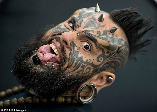 А это означает, что хирурги, согласившиеся провести "работу" над языком, будут нести уголовную ответственность за свое смелое решение.