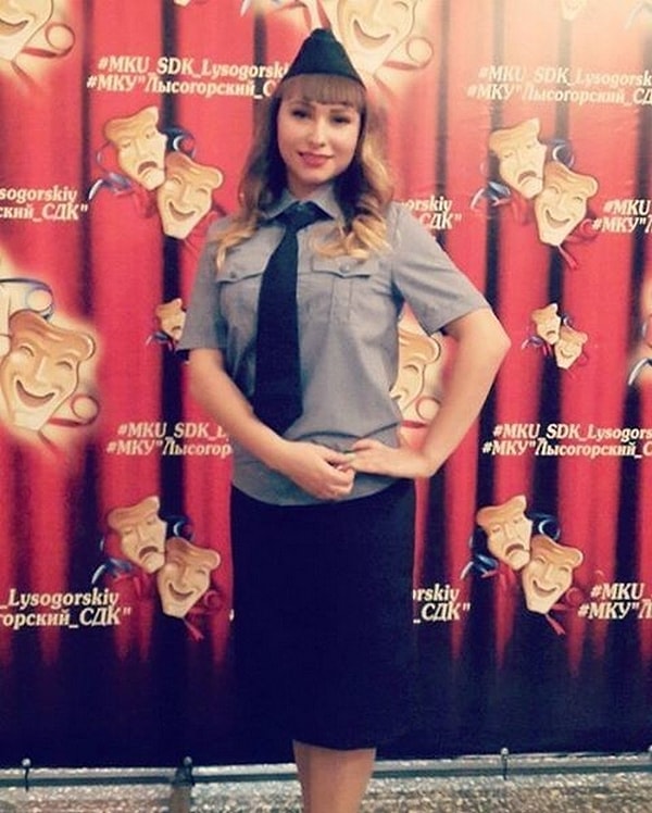 2. А как им идёт форма!