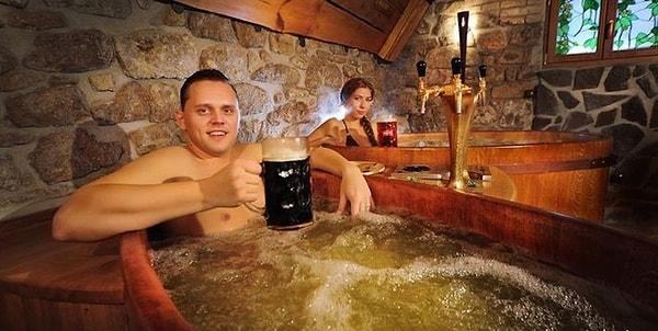 16. Çek Cumhuriyeti'nde bira banyosu çok moda!