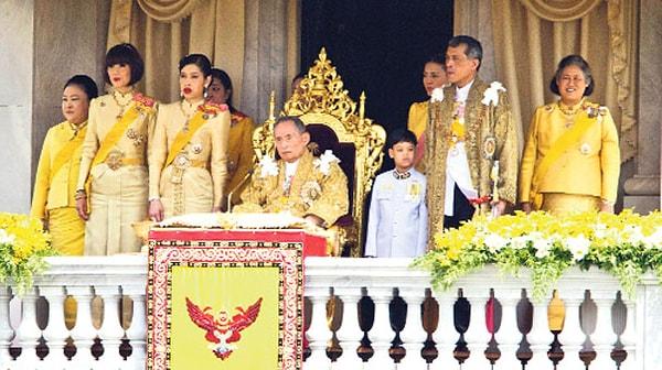 21. Tayland Kraliyet Ailesi çok eski zamanlardan gelen ve sadece bu ailenin kullandığı özel bir dil kullanıyor.
