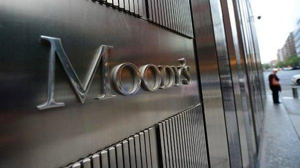 Kredi derecelendirme kuruluşu S&P'nin not indiriminin ardından Moody's de Türkiye'nin kredi notunu düşürdü. Not görünümü de 'durağan'dan 'negatif'e çekti.