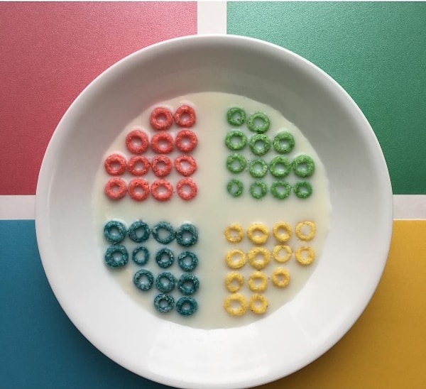 4. Рисуя, мальчик заполнял весь лист бумаги небольшими деталями так, чтобы покрыть всю его поверхность.