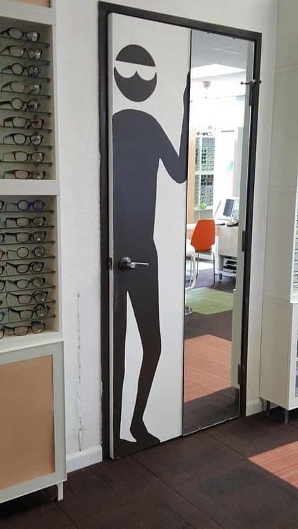 17. Странноватое расположение дверной ручки, однако...