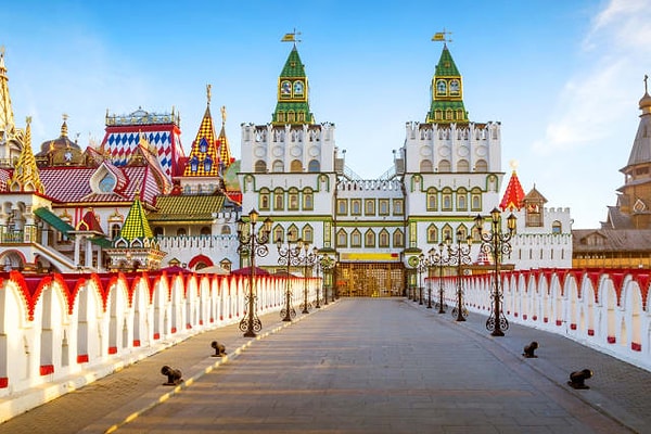 4. Это Кремль в Измайлове (Москва). Предположите, какой из фактов о нём является правдой...