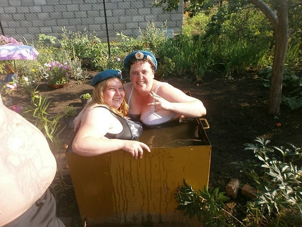 15. Ещё одни поклонницы СПА в бочке!