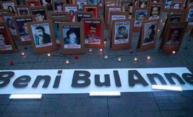 Cumartesi Anneleri çocuklarının, eşlerinin, kardeşlerinin akıbetini sormak amacıyla 1995 yılından bu yana Galatasaray Meydanı'nda biraraya geliyor.