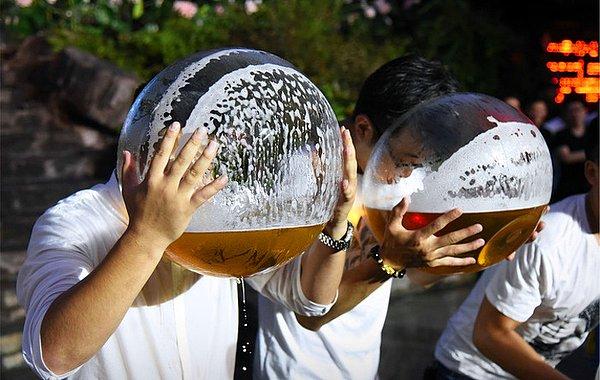 22. Çin'in bir bölgesinde en çok birayı kimin içeceğine dair yarışma: