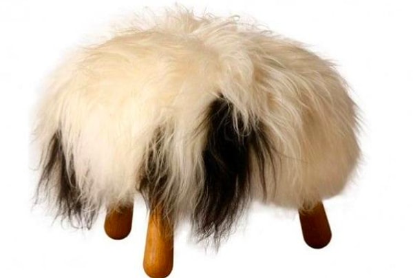 4. Меховой стульчик не хотите? Такое чувство, что это какой-то зверёк 😆