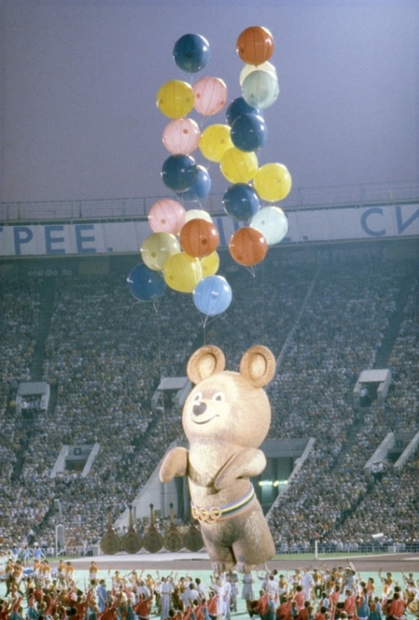 2. Это закрытие летней Олимпиады-1980 в Москве.