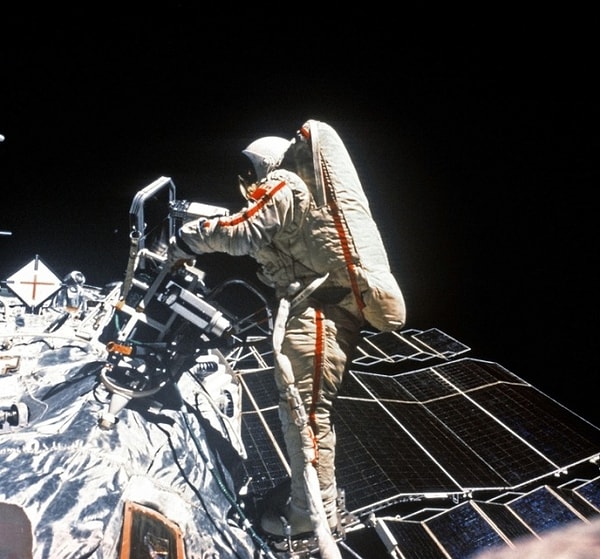 5. А это Светлана Евгеньевна Савицкая - первая в мире женщина-космонавт, которая вышла в открытый космос.