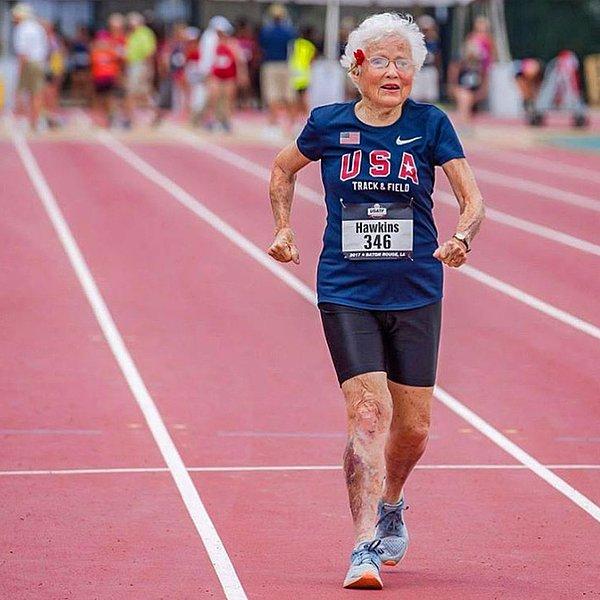13. Julia Hawkins, 102 yaşında