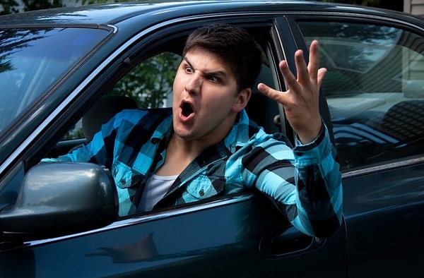 4. Как часто вы агрессивно ведёте себя на дороге?