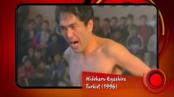 1996 Yılından Efsane Bir Olay: Çıplak Bir Şekilde Kıçıyla Flüt Çalmaya Çalışan Japon Şovmen