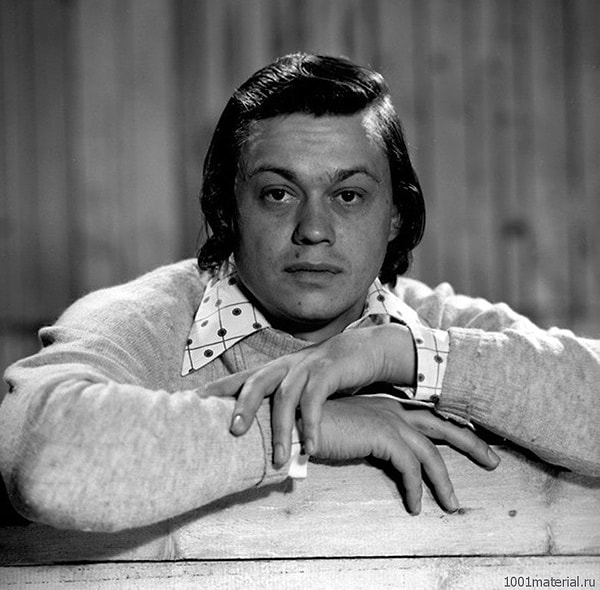 1. Узнаете этого актера?