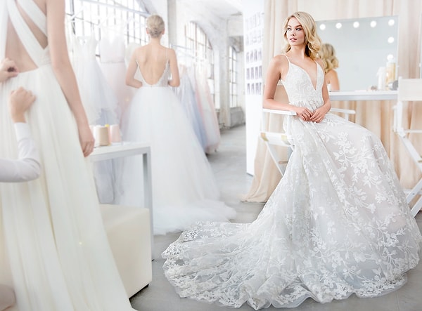 10. Какой цвет у национального свадебного платья в Китае?