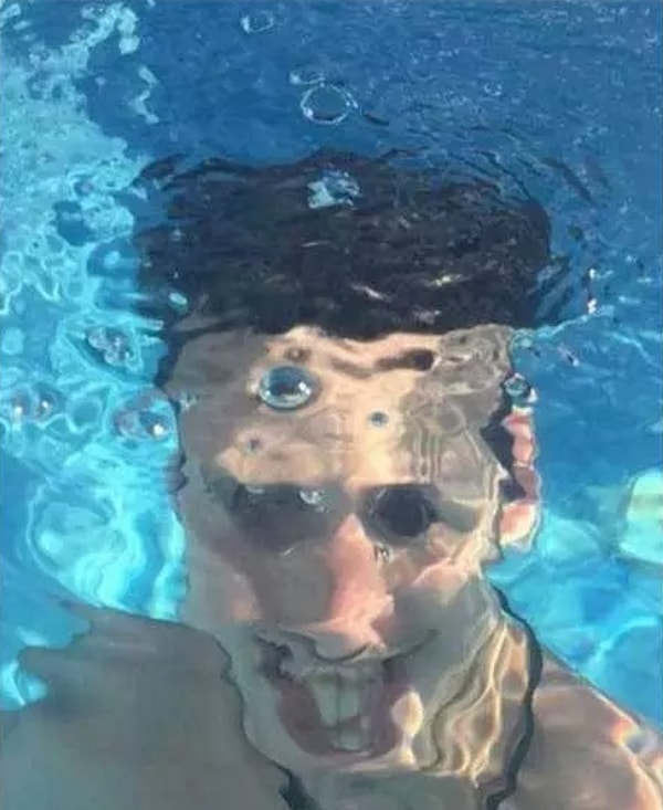 2. С другой стороны, подводные селфи действительно иногда выглядят, будто из фильмов ужасов.