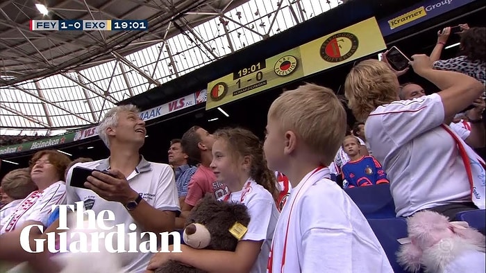 Mükemmel Hareket: Feyenoord Maça Hasta Çocukları Davet Etti, Excelsior Taraftarları İse Oyuncak Yağmuruna Tuttu!