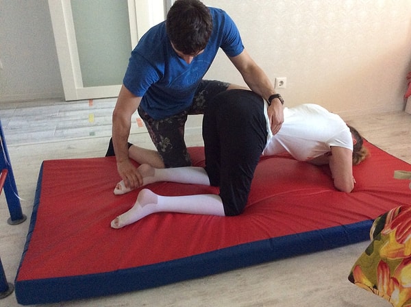 7. Такая мощная поддержка помогает Кате не сдаваться и идти дальше. На сегодняшний день она занимается физкультурой с тренером.