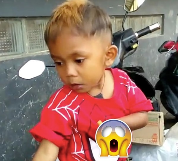 3. В итоге малыш так сильно пристрастился к сигаретам, что даже стал просить их у прохожих и закатывал полномасштабные истерики, если ему не удавалось покурить.