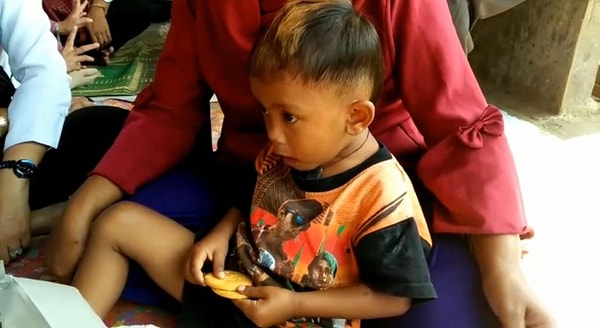 6. Родители мальчика оказались настолько безответственными, что даже поощряли его пагубную привычку, находя ее забавной.